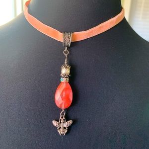 Necklace bee pendant choker